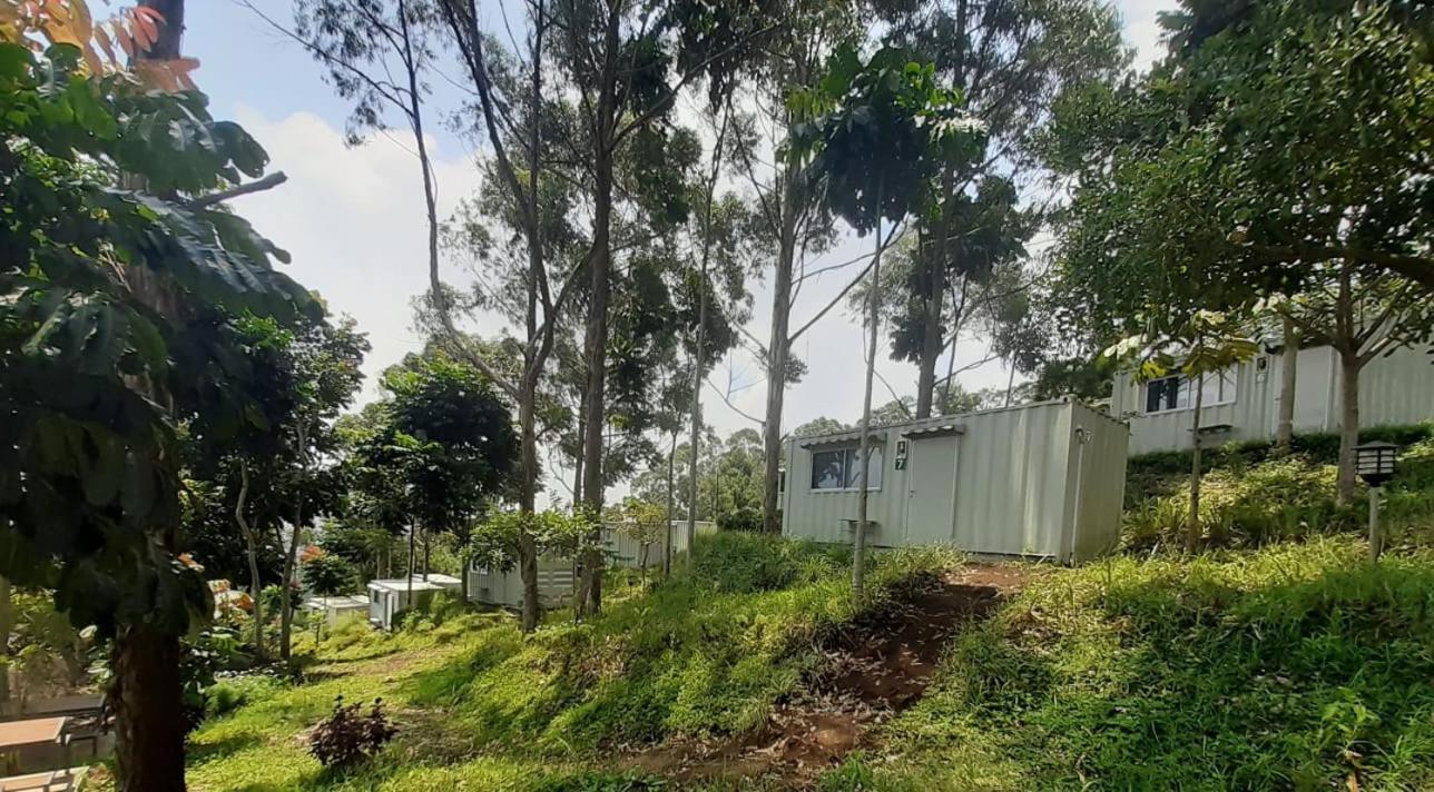 Hotel Bukit Pinus Tegalharendong 外观 照片