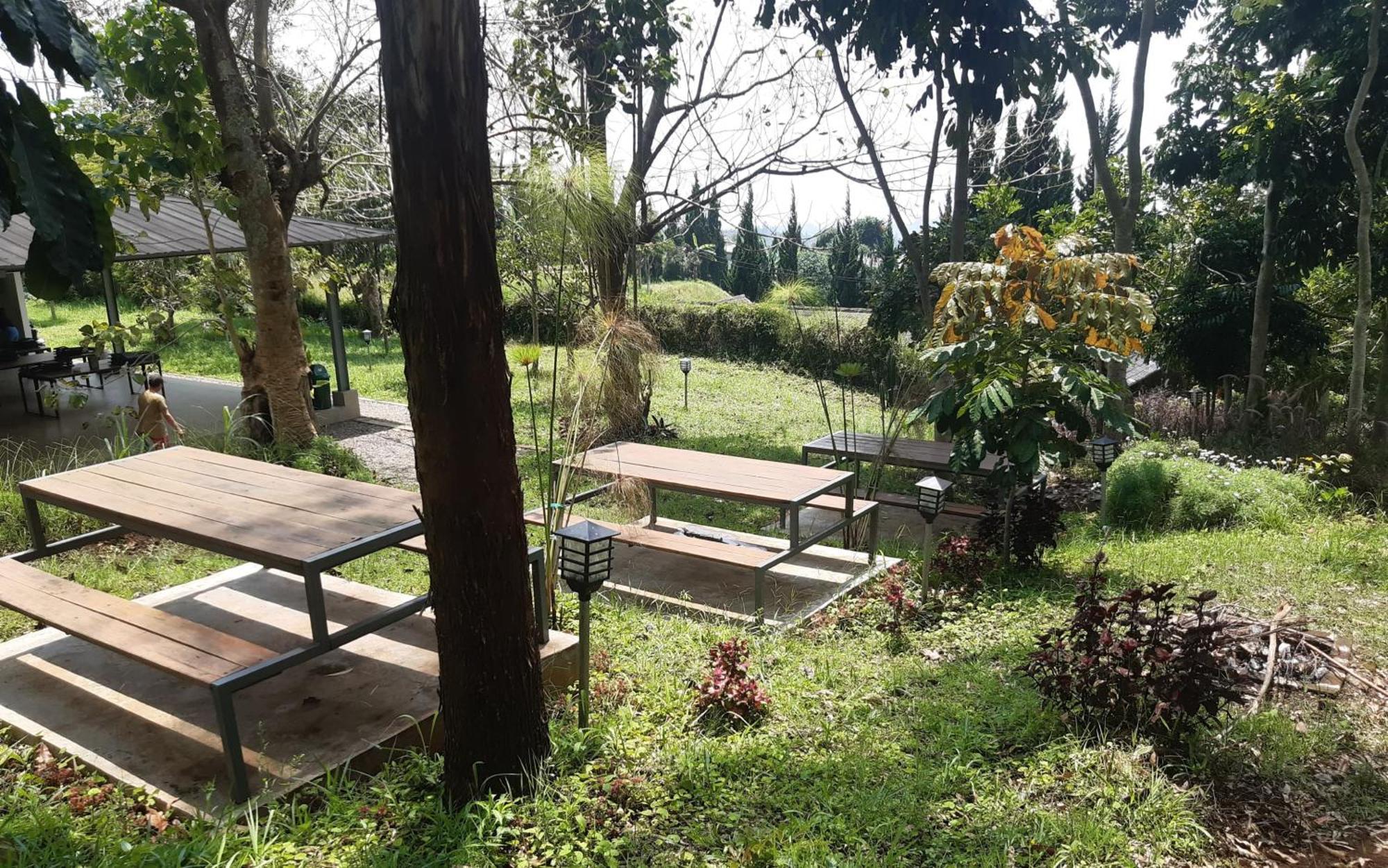 Hotel Bukit Pinus Tegalharendong 外观 照片